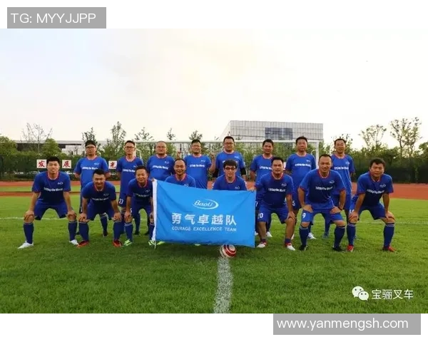 赛后分析:武汉足球队与成都足球队的团队协作表现及其影响 赛后分析:武汉足球队与成都足球队的团队协作表现及其影响